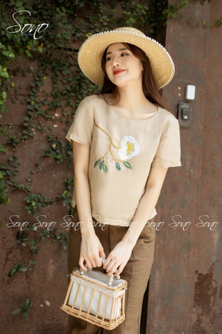 SONO - Áo chất linen thêu hoa ngực