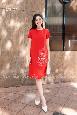 SONO - Đầm linen thêu hoa màu trắng