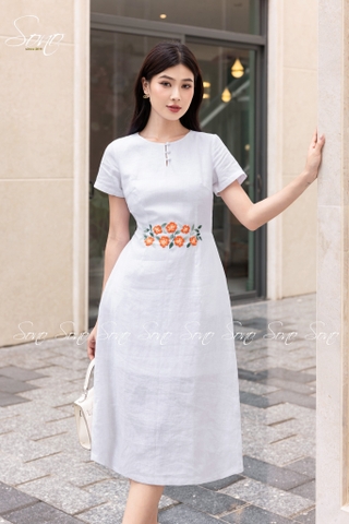 SONO - Đầm linen thêu hoa ở eo