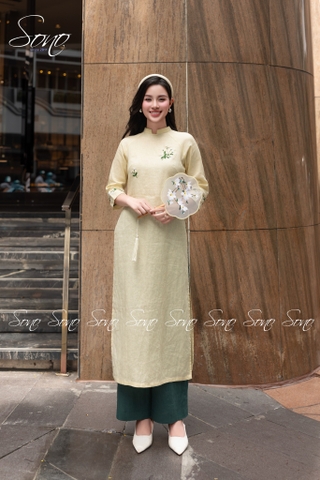 SONO - Áo dài vàng nhạt thêu hoa trắng lá xanh