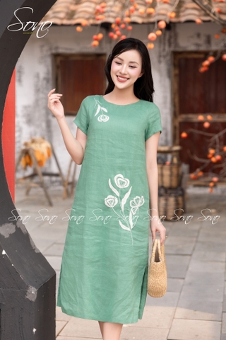 SONO - Đầm linen thêu hoa trắng đối xứng