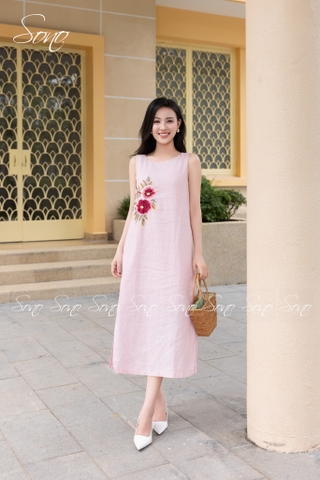 SONO - Đầm linen sát nách nút gỗ sau thêu 2 hoa đặc
