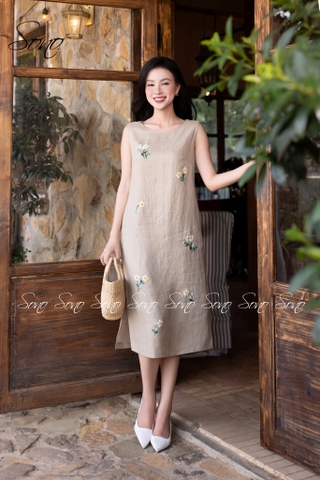 SONO - Đầm sát nách thêu cụm hoa trắng