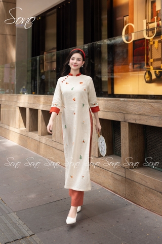 SONO - Áo dài kem phối cam đất thêu hoa nhí toàn thân