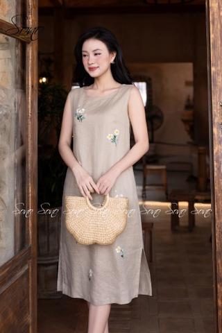 SONO - Đầm sát nách thêu cụm hoa trắng