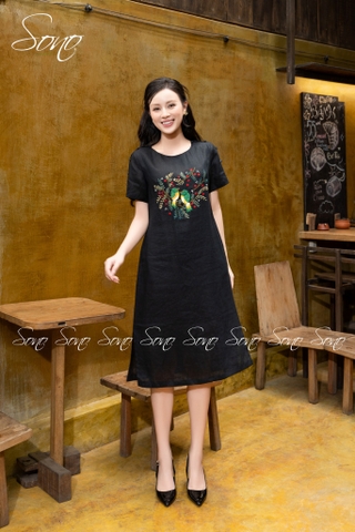 SONO - Đầm linen nút bọc tay thêu chim