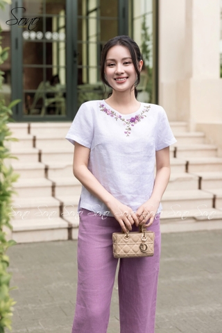 SONO - Áo linen thêu hoa tím quấn bọ viền cổ