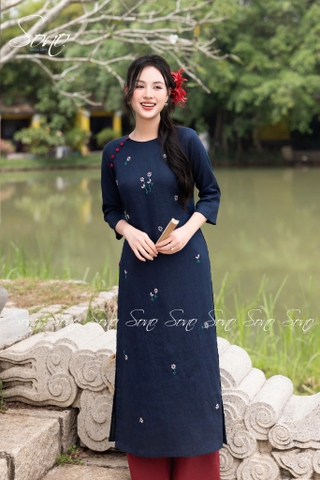 SONO - Áo dài xanh navy thêu hoa trắng nhỏ