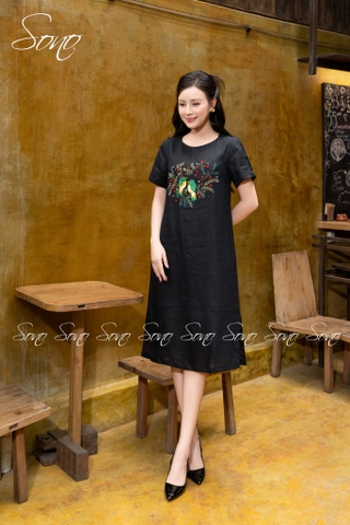 SONO - Đầm linen nút bọc tay thêu chim