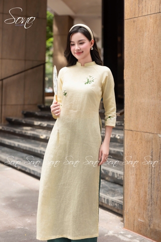 SONO - Áo dài vàng nhạt thêu hoa trắng lá xanh