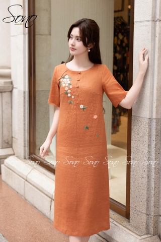 SONO - Đầm linen có tay nút bọc thêu hoa rơi