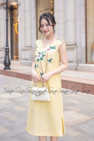 SONO - Đầm linen 5 nút vai thêu hoa hồng đặc