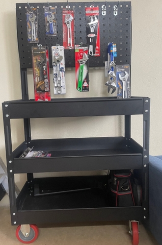 Xe đẩy 3 tầng có gá treo đồ