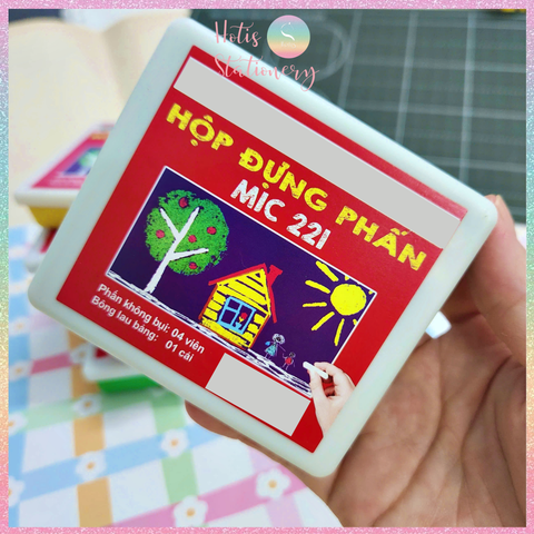 [HOTIS] Hộp Phấn Học Sinh MIC 221 - Combo 4 Viên Phấn Không Bụi Kèm Bông Lau Bảng Nhỏ Gọn Cho Học Sinh Lớp 1