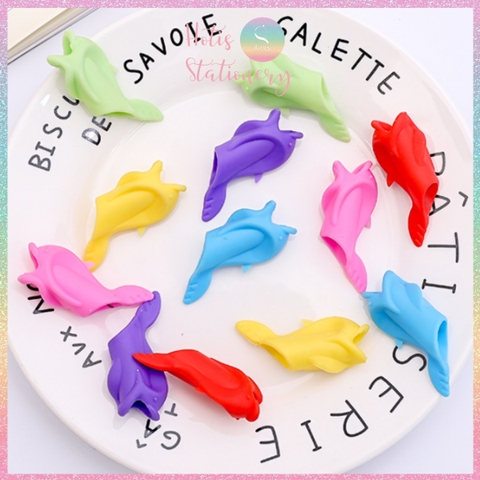 [HOTIS] Set 10 cá heo cầm bút chì, dụng cụ tập viết chữ đẹp cho bé, dụng cụ định vị cầm bút silicon