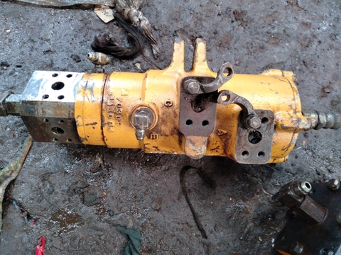 Trục Trung Tâm PC200-6