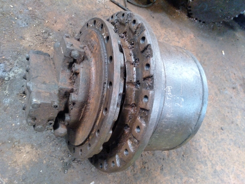 Di Chuyển Bánh Xích SK220-3