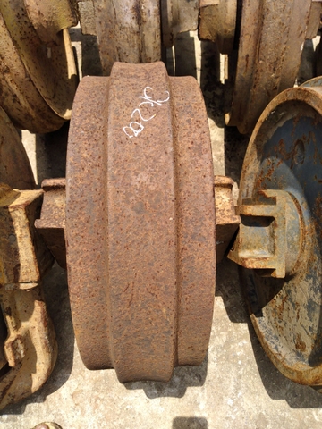 Bánh Dẫn Hướng SK200