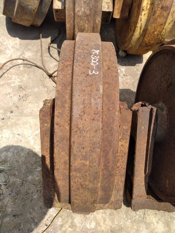 Bánh Dẫn Hướng PC300-3