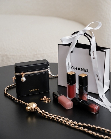 Túi Gift CHANEL Móc Khoá CC - Đen Kèm Dây Đeo Dài Mẫu đựng 4 son (10x10x4cm)