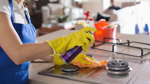 Dầu mỡ bám bếp nhớ nguyên tắc “lấy độc trị độc”, bếp nào nào cũng sạch bóng, lau chùi dễ dàng