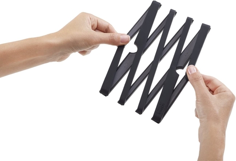 Giá lót nồi có thể điều chỉnh thu gọn, mở rộng thông minh Joseph Joseph 70033 Stretch™ - Ausziehbarer hitzebeständiger Untersetzer - Schwarz VE 4