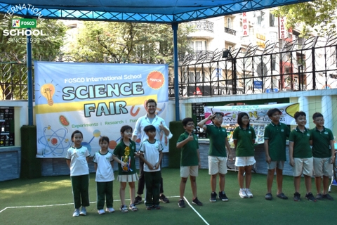 Thứ Năm, ngày 28 tháng 3 năm 2024, FIS đã tổ chức Ngày hội Khoa học với các dự án hơi nước của lớp và Thử thách Chế tạo Ô tô bằng dây cao su