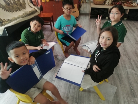 Dàn hợp xướng FIS đang có rất nhiều niềm vui