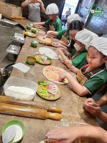 các nhà thám hiểm Lớp 1 của chúng ta đã thỏa sức khám phá vị giác của mình trong chuyến hành trình tại Pizza 4P's