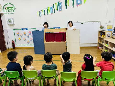 Một trải nghiệm tuyệt vời đối với các em học sinh lớp Mầm khi được xem múa rối do các bậc phụ huynh đáng yêu của chúng em thể hiện