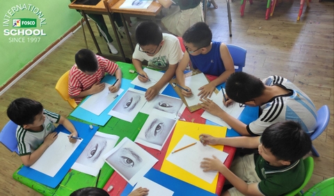 Lớp 2 đã rất xuất sắc khi học về tất cả hình dạng và đánh khối bóng của con ngươi (mắt).