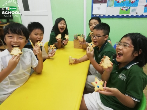 Chuẩn bị cho Hội chợ bán bánh của Nhà trường vào tháng 12!