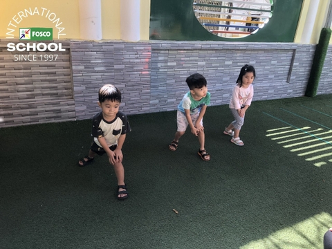 Các bé nhỏ trải qua tuần học thứ 2 trong khóa học thêm mùa đông với nhiều hoạt động thú vị