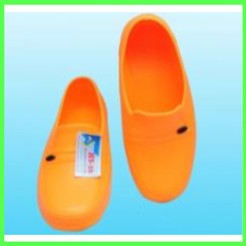 Giày nhựa vàng lao động