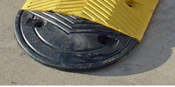 Đầu gờ giảm tốc cao su, kích thước: 350x170x50mm