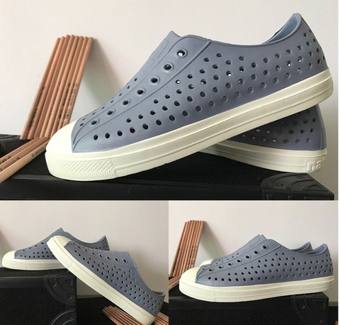 Giày nhựa đi mưa xám đậm viền trắng