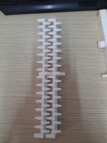 thanh thoát tràn bể bơi hình răng cưa