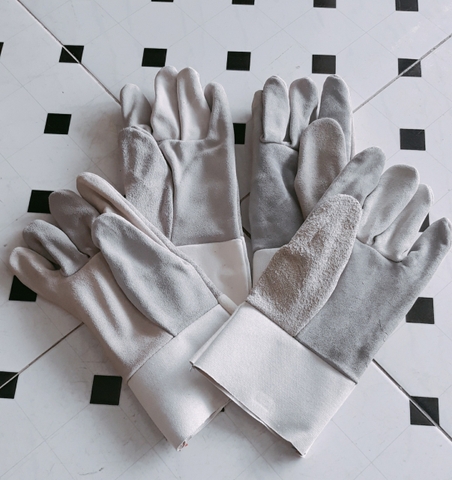 2 đôi găng tay da hàn ngắn