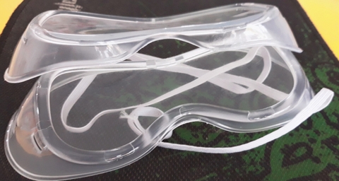 Kính nhựa dẻo chống hóa chất loại nhỏ