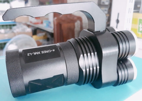 Đèn pin xách tay 4 led Cree XML - L2