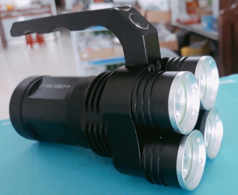 Đèn pin xách tay 4 led Cree XML - L2