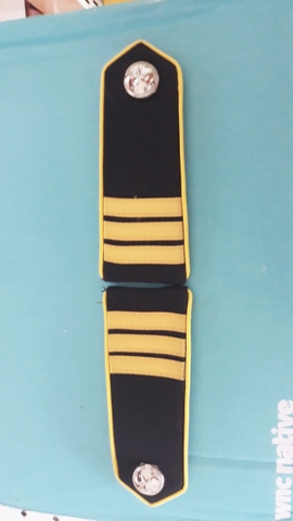 Cầu vai 3 gạch vàng