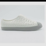 Giày nhựa trắng viền xám