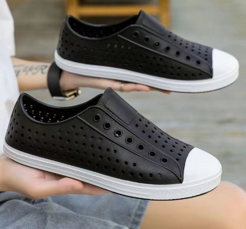 Giày nhựa đen viền trắng