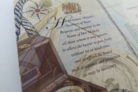 Hộ chiếu Anh sẽ thay đổi sau khi Nữ hoàng qua đời