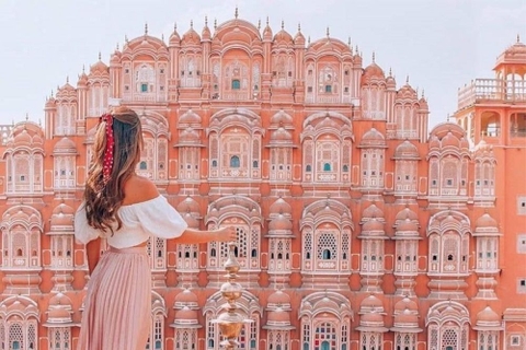 Khám phá bên trong cung điện gần 1.000 cửa sổ ở Ấn Độ