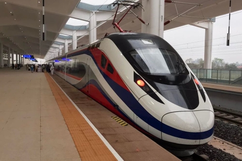 Trải nghiệm đường tàu cao tốc tại Lào
