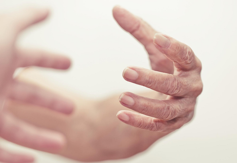 Bị run tay chân nên ăn gì? 4 bí quyết ăn uống bạn cần ghi nhớ