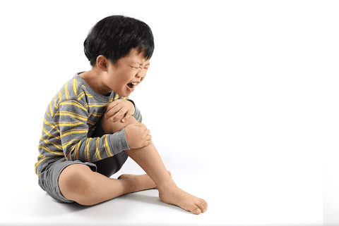 bé bị đau nhức xương khớp