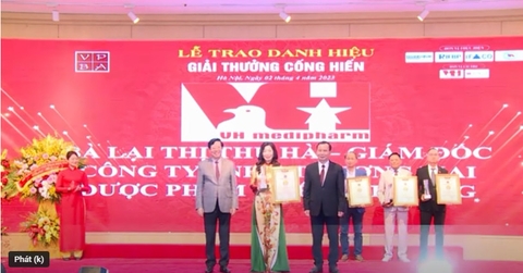 Lễ trao giải top 12 doanh nhân nhận giải thưởng cống hiến